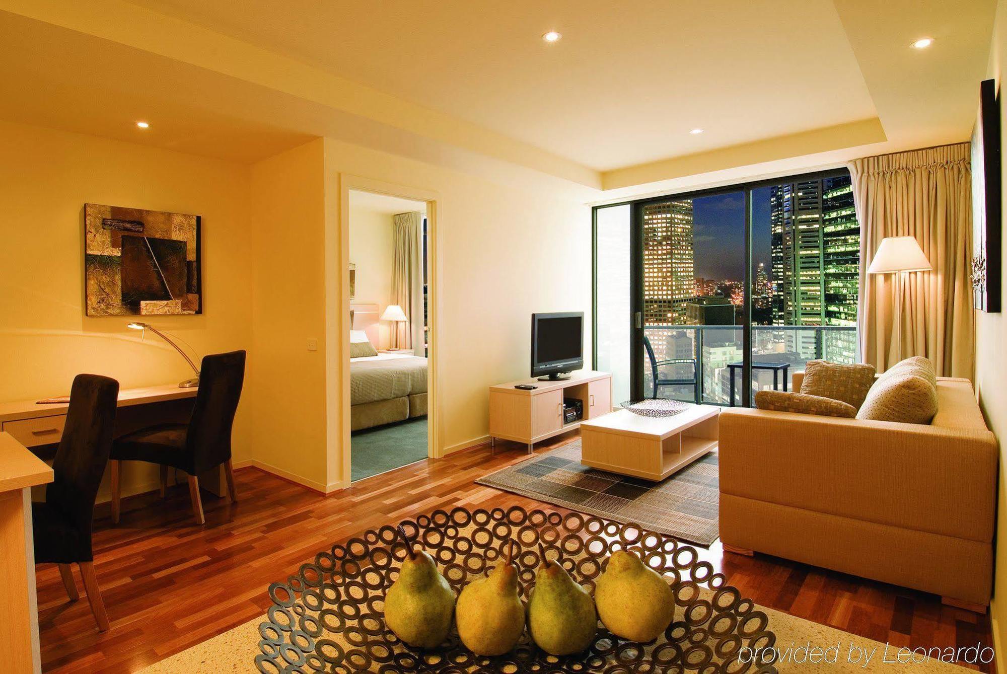 Oaks Melbourne On Lonsdale Suites Room photo